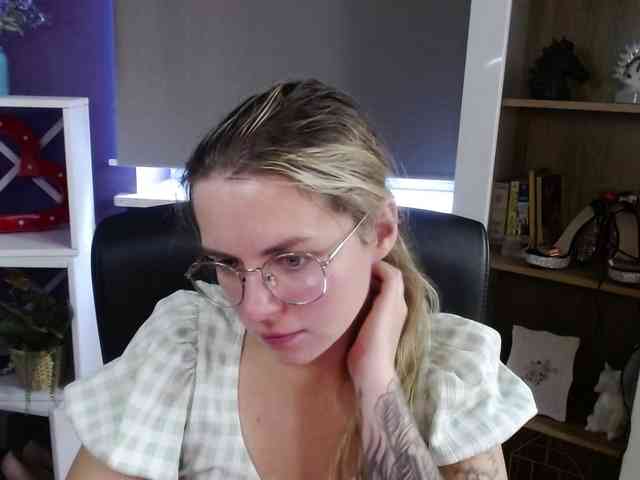 Soft-Zoey webcam