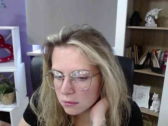 Soft-Zoey webcam
