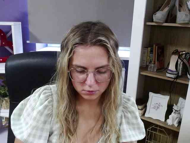 Soft-Zoey webcam