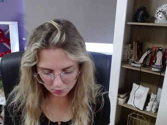 Soft-Zoey webcam
