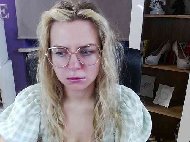 Soft-Zoey webcam
