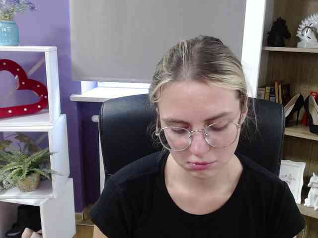 Soft-Zoey webcam