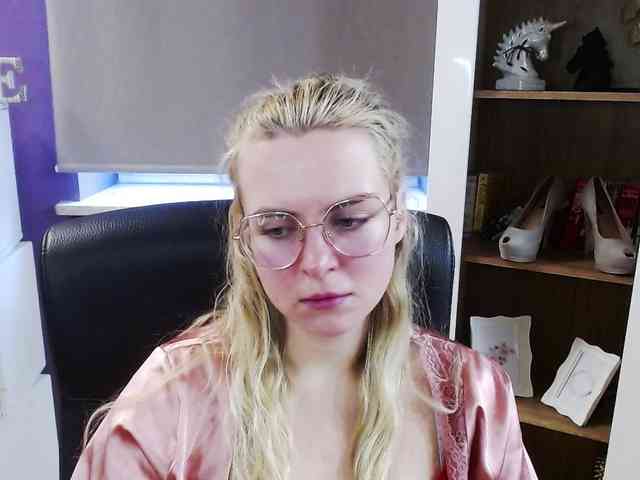 Soft-Zoey webcam