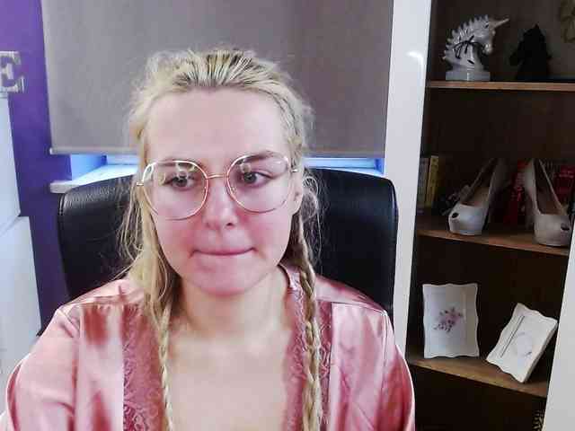 Soft-Zoey webcam