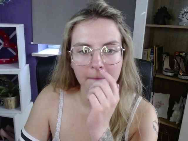 Soft-Zoey webcam