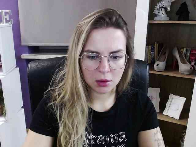 Soft-Zoey webcam