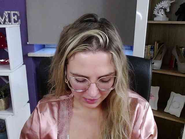 Soft-Zoey webcam