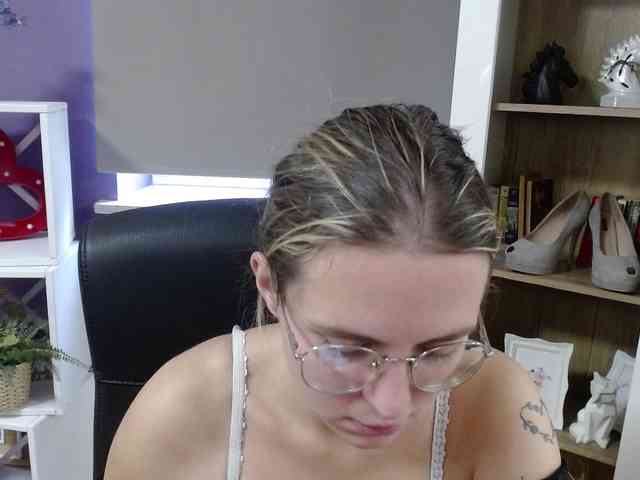 Soft-Zoey webcam