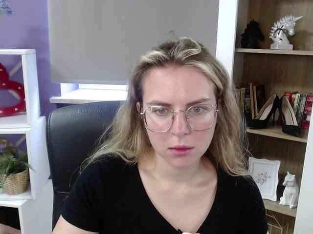 Soft-Zoey webcam