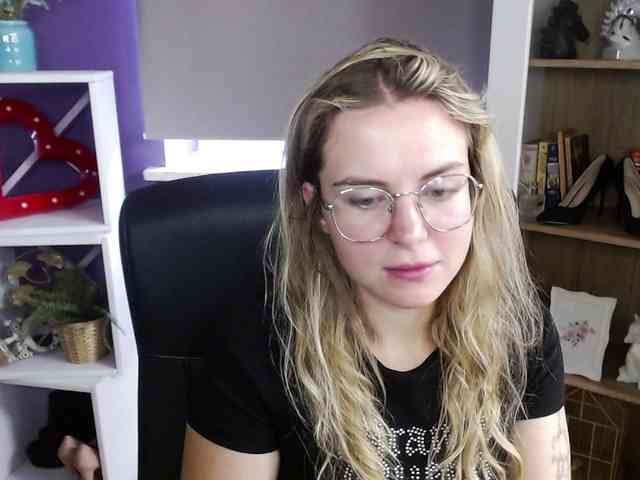 Soft-Zoey webcam