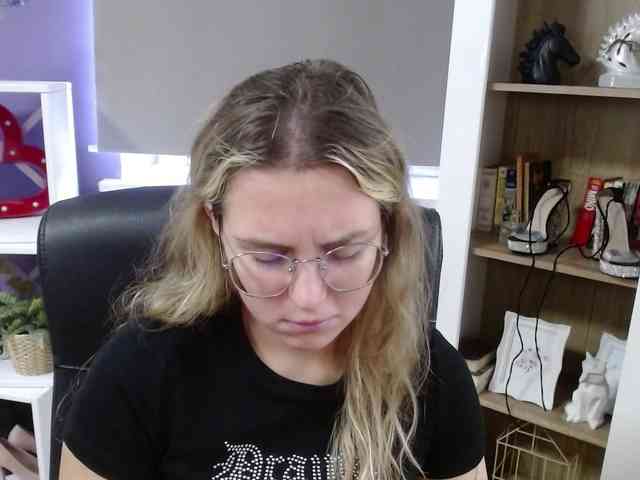 Soft-Zoey webcam