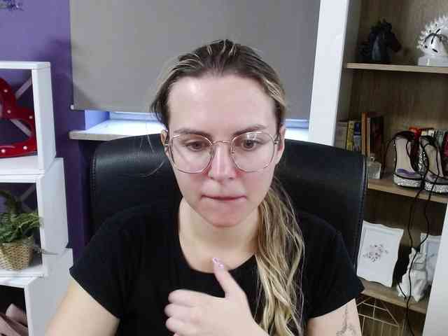 Soft-Zoey webcam