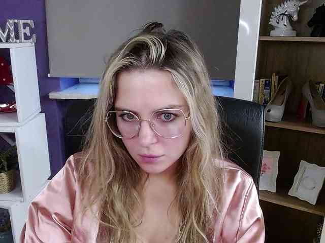 Soft-Zoey webcam