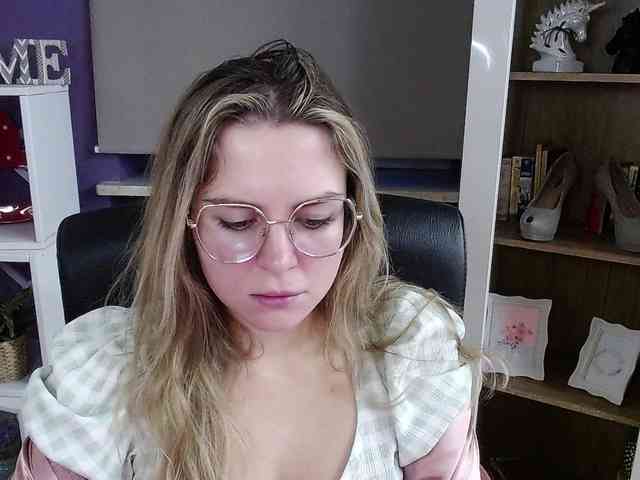 Soft-Zoey webcam