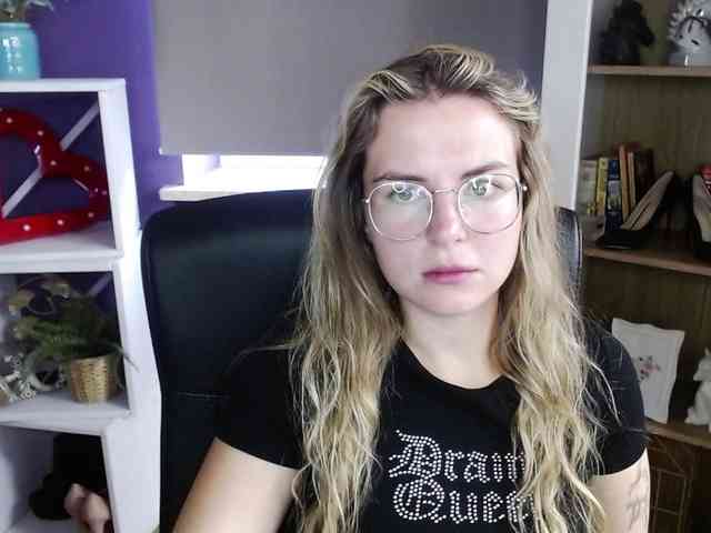 Soft-Zoey webcam
