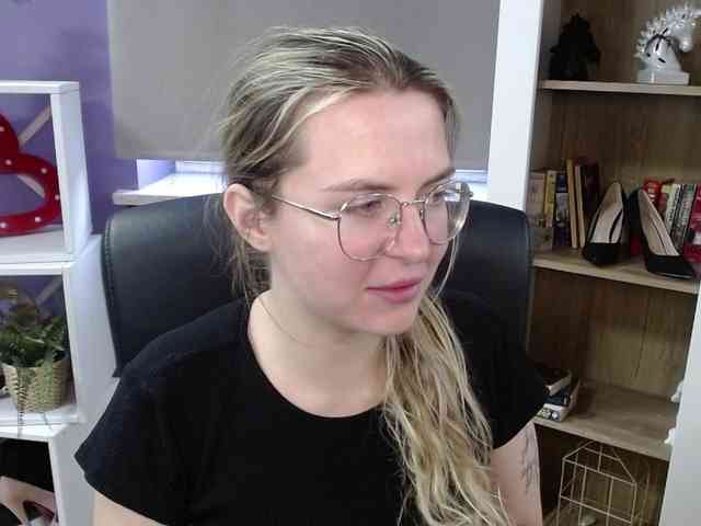 Soft-Zoey webcam