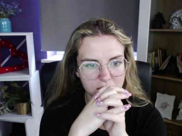 Soft-Zoey webcam