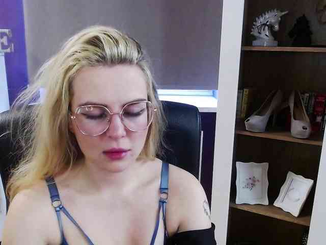 Soft-Zoey webcam