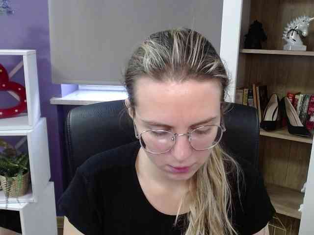 Soft-Zoey webcam