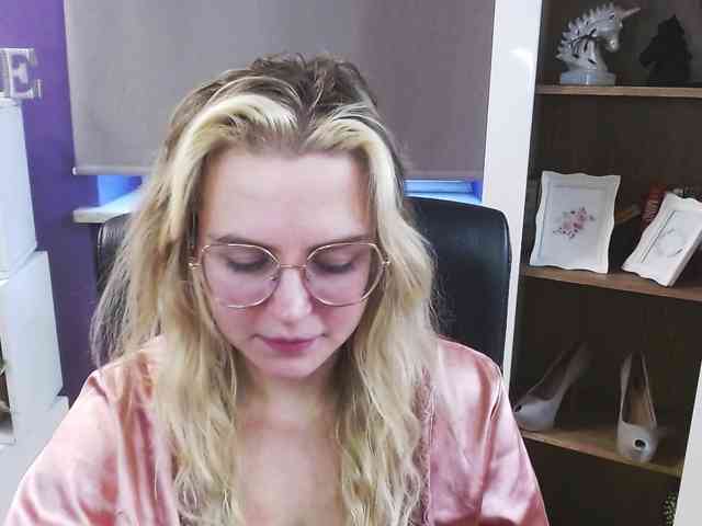 Soft-Zoey webcam