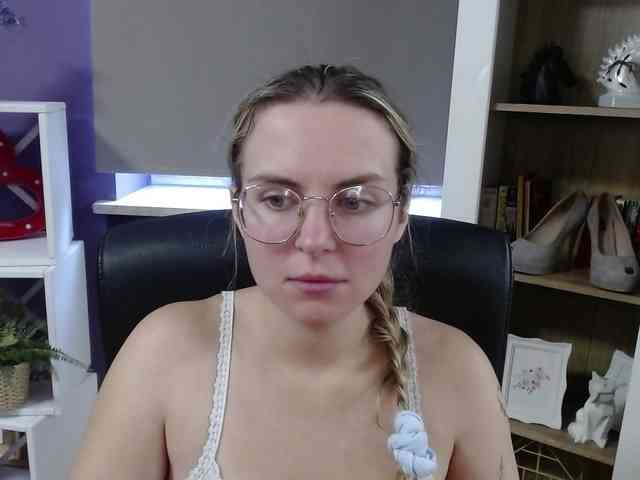 Soft-Zoey webcam