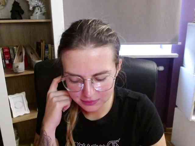 Soft-Zoey webcam