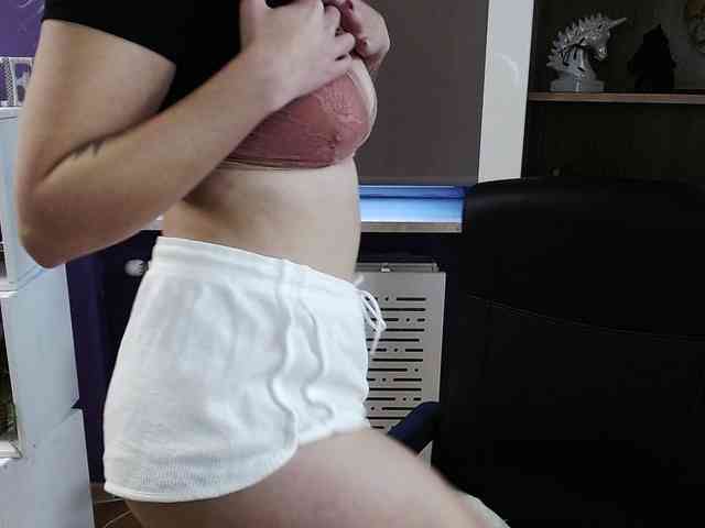 soft-zoey Live Webcam on BongaCams