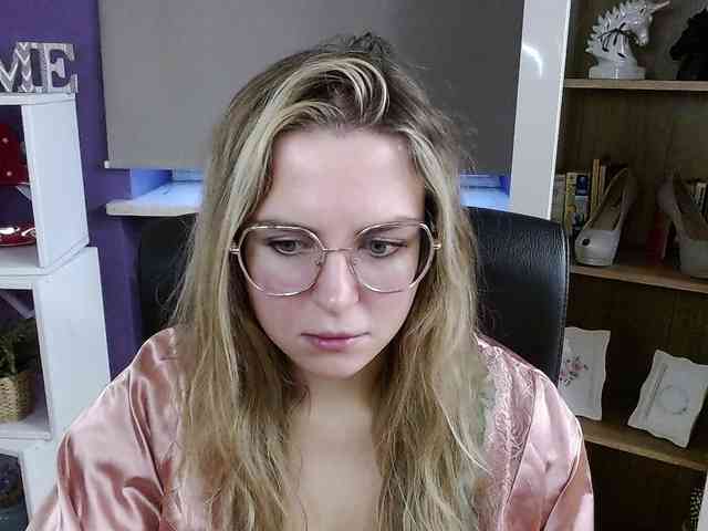 Soft-Zoey webcam