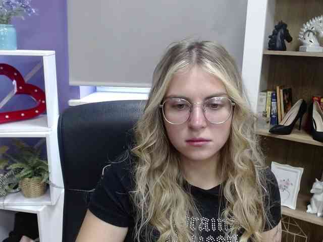 Soft-Zoey webcam