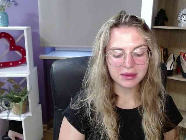 Soft-Zoey webcam