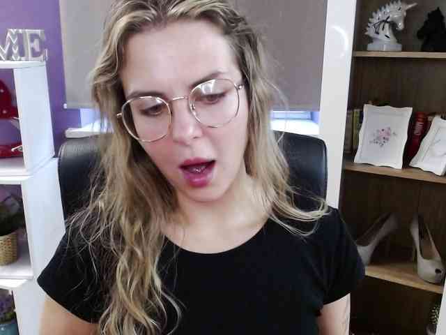 Soft-Zoey webcam