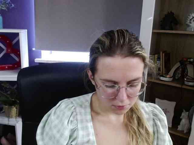 Soft-Zoey webcam