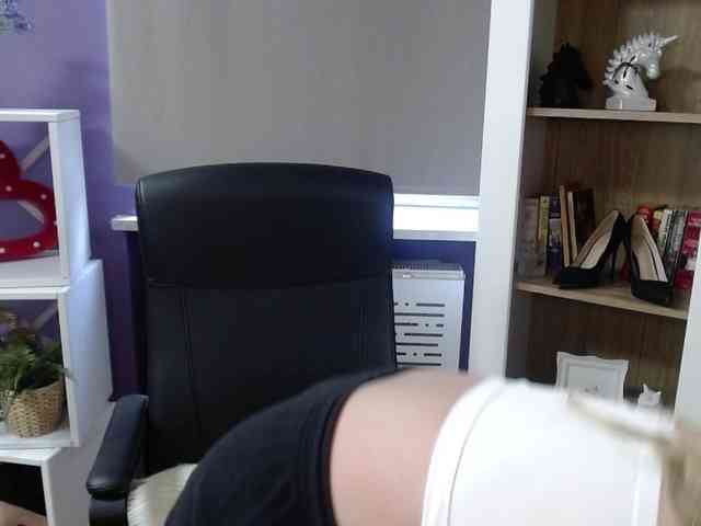 Soft-Zoey webcam