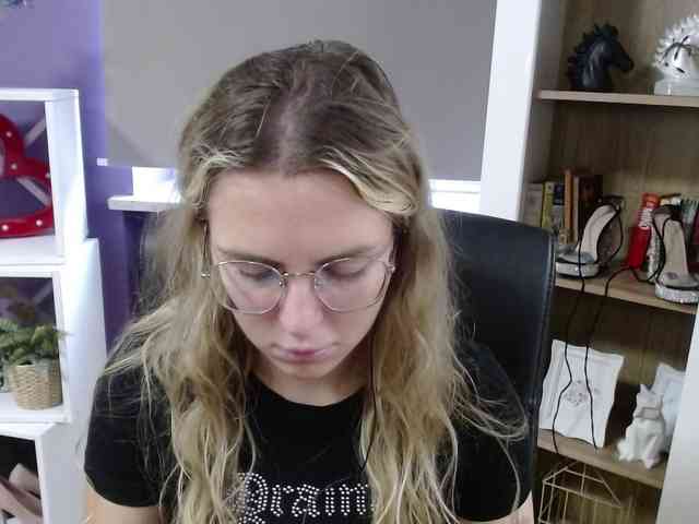 Soft-Zoey webcam
