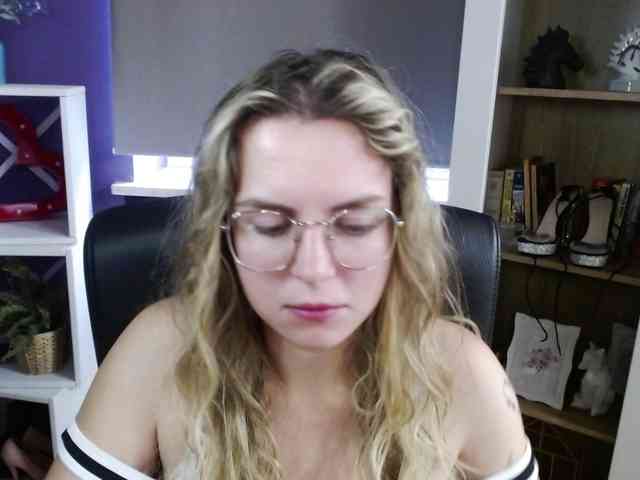 Soft-Zoey webcam