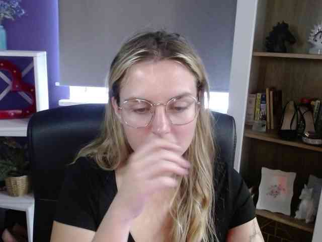 Soft-Zoey webcam