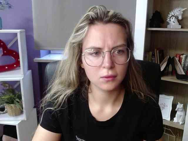 Soft-Zoey webcam