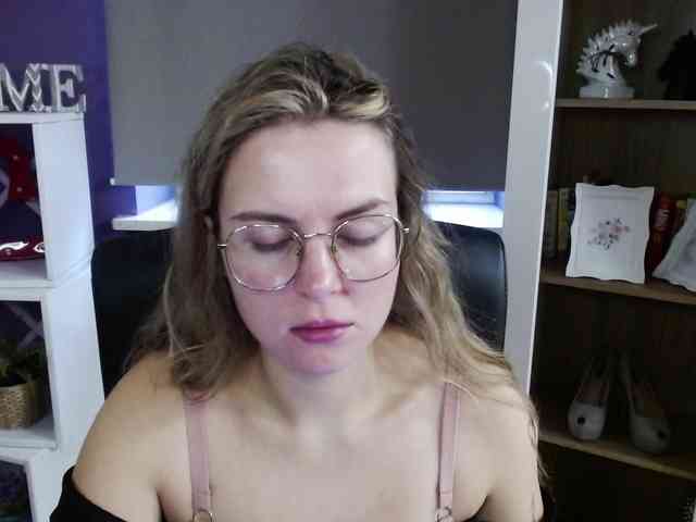 Soft-Zoey webcam