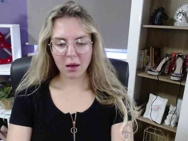 Soft-Zoey webcam