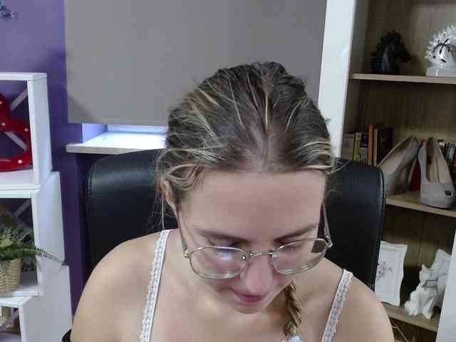 Soft-Zoey webcam