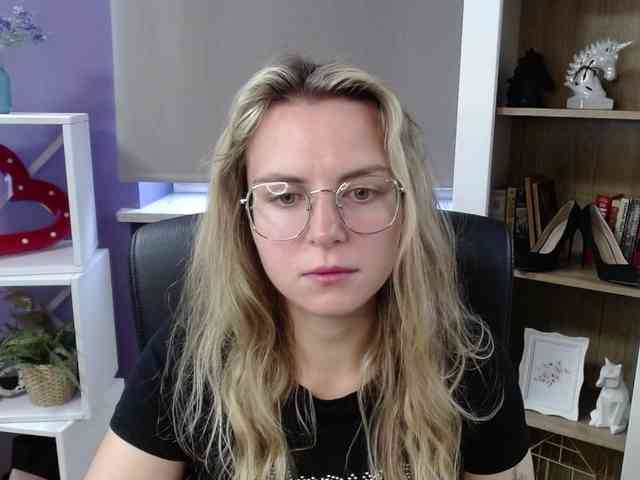 Soft-Zoey webcam
