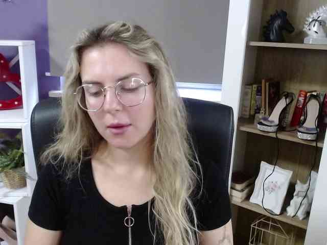 Soft-Zoey webcam