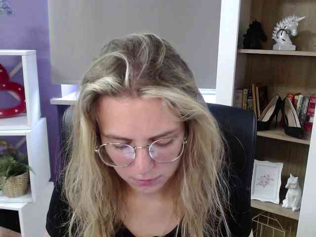 Soft-Zoey webcam