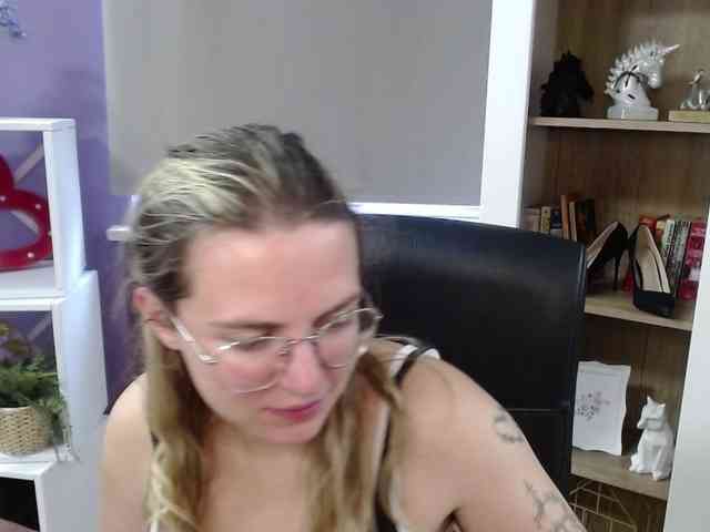 Soft-Zoey webcam