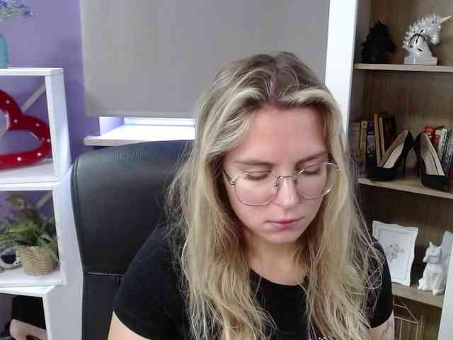Soft-Zoey webcam