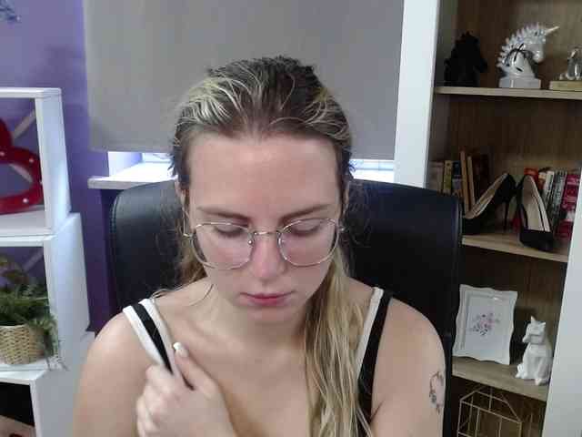 Soft-Zoey webcam