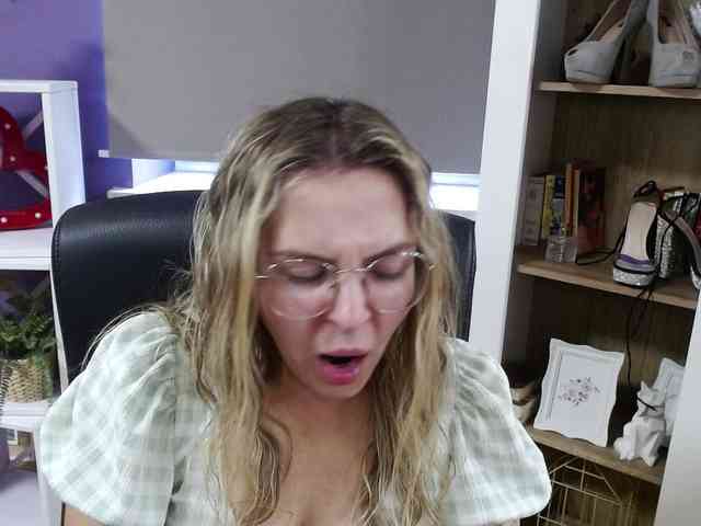Soft-Zoey webcam