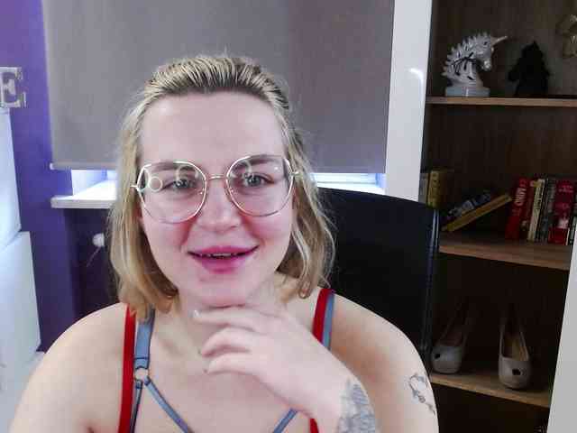 Soft-Zoey webcam