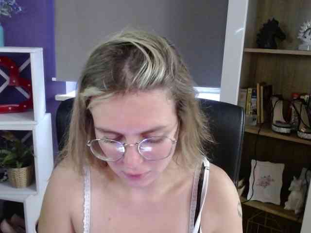 Soft-Zoey webcam