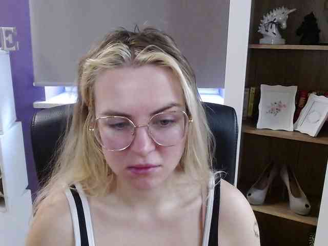 Soft-Zoey webcam